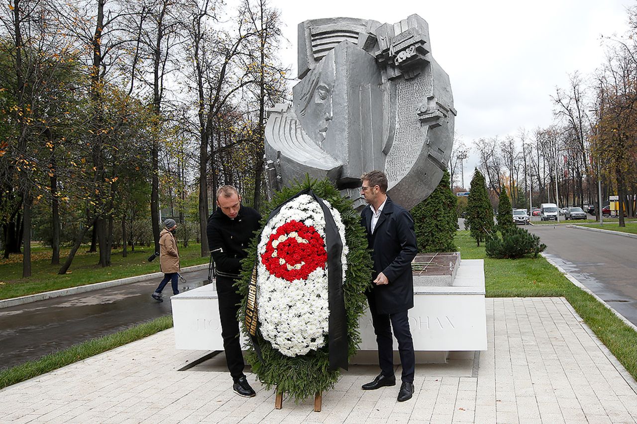 Памятник 20. 20.10.1982 Спартак Хаарлем. 20 Октября 1982 трагедия в Лужниках. Что произошло 20 октября 1982 года на стадионе Лужники. Памятник погибшим 20 октября 1982 года в «Лужниках».